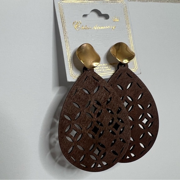 Chloe Accessory Women’s Wooden Boho Lightweight Dangle Earrings - Picture 4 of 5